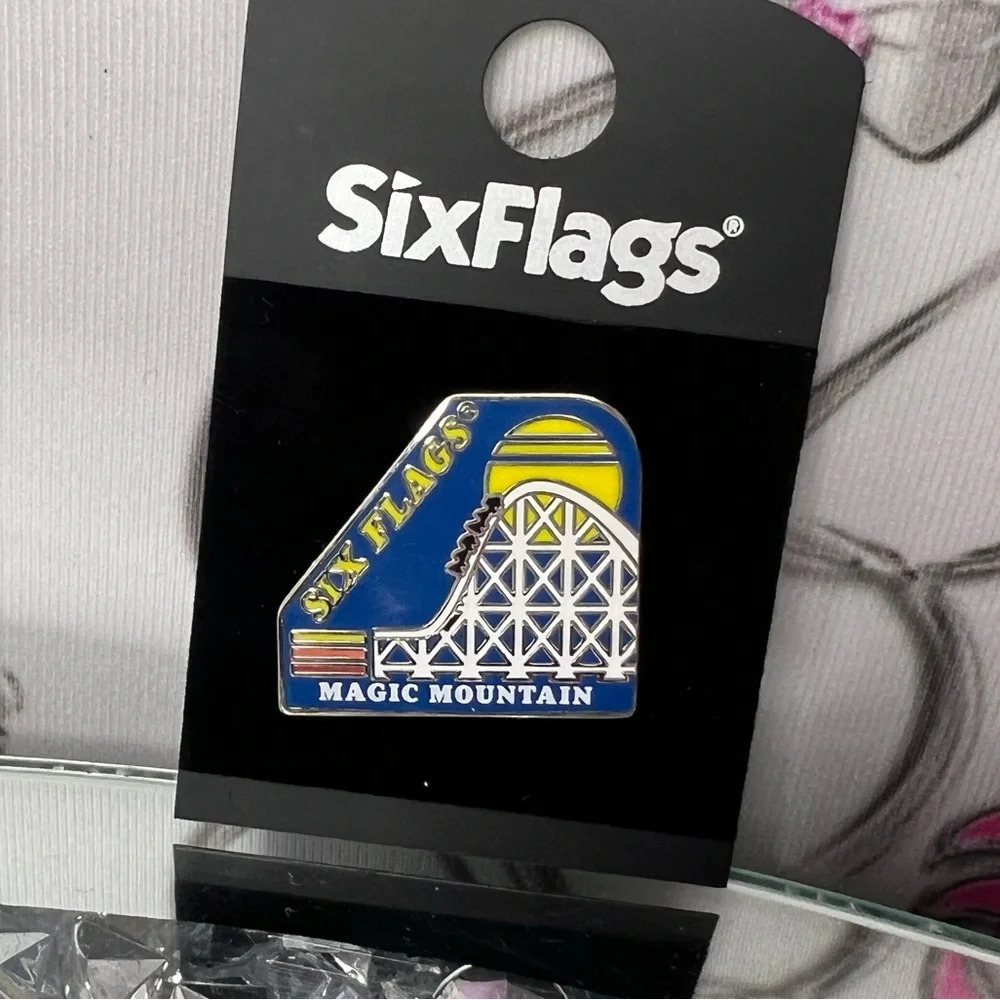 Six flags pin magic mountain roller coaster theme park California  thrill